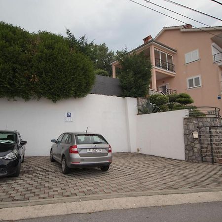 Apartments Villa Adore Icici Bagian luar foto