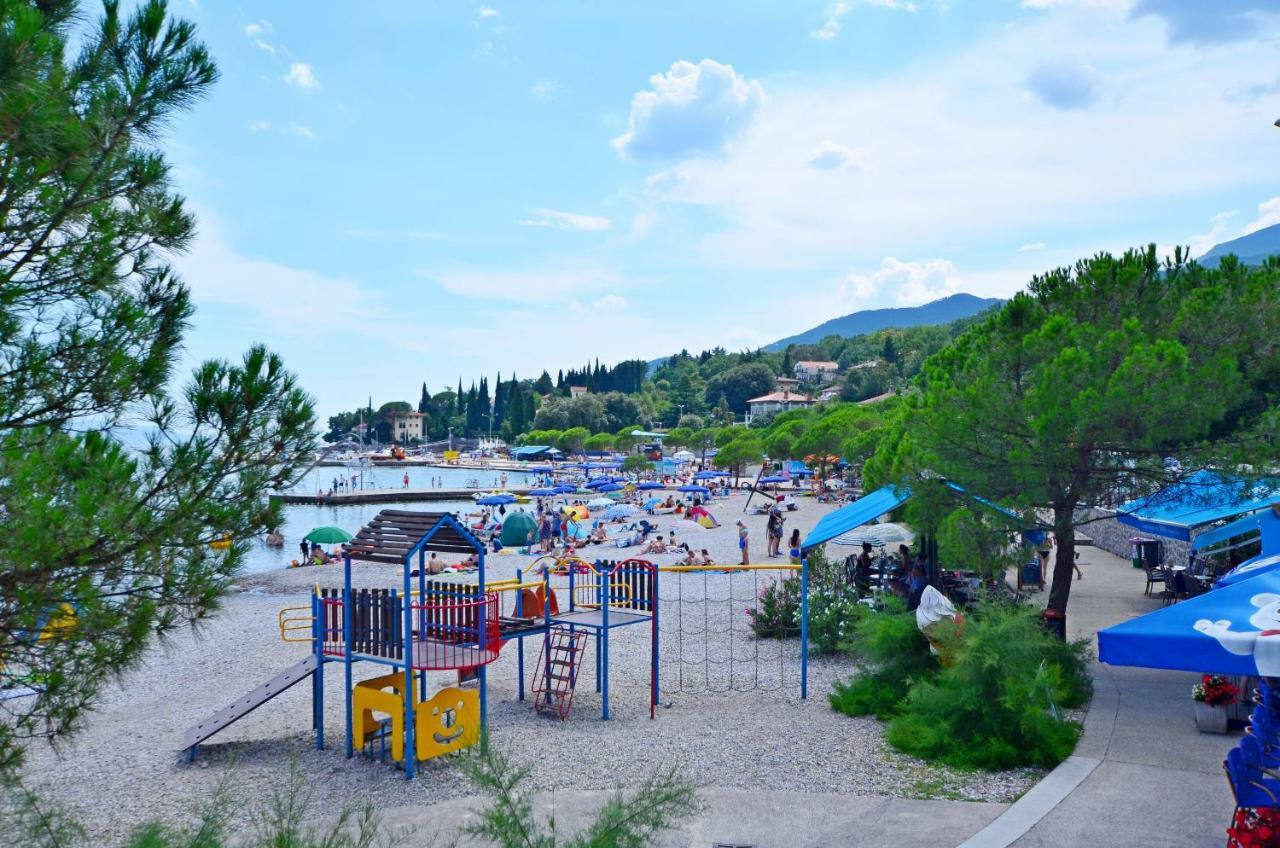 Apartments Villa Adore Icici Bagian luar foto