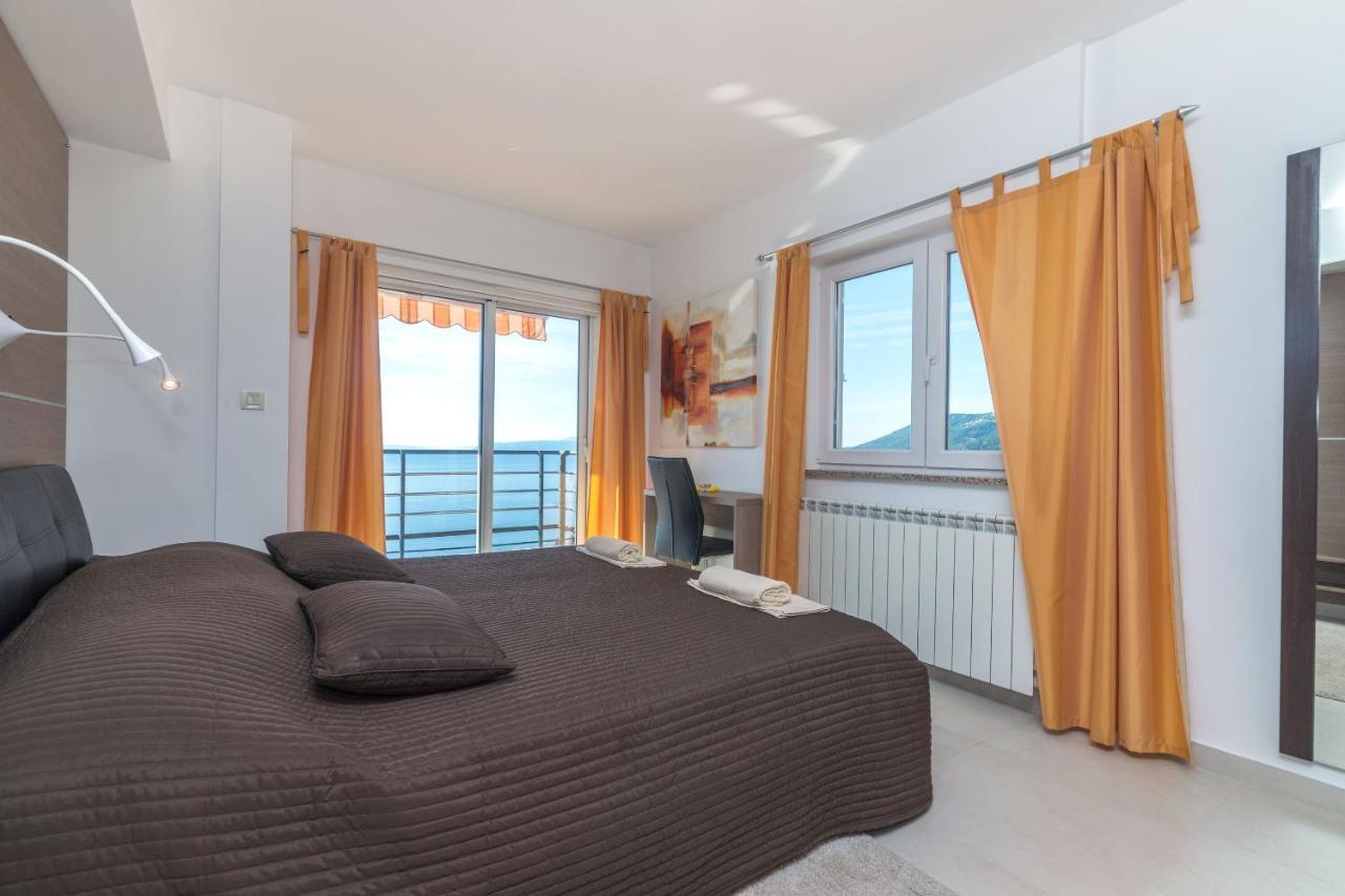 Apartments Villa Adore Icici Bagian luar foto