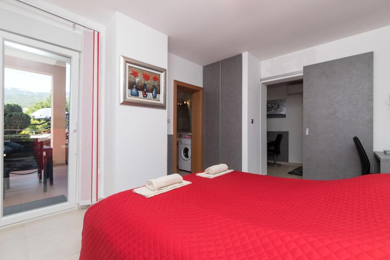 Apartments Villa Adore Icici Bagian luar foto