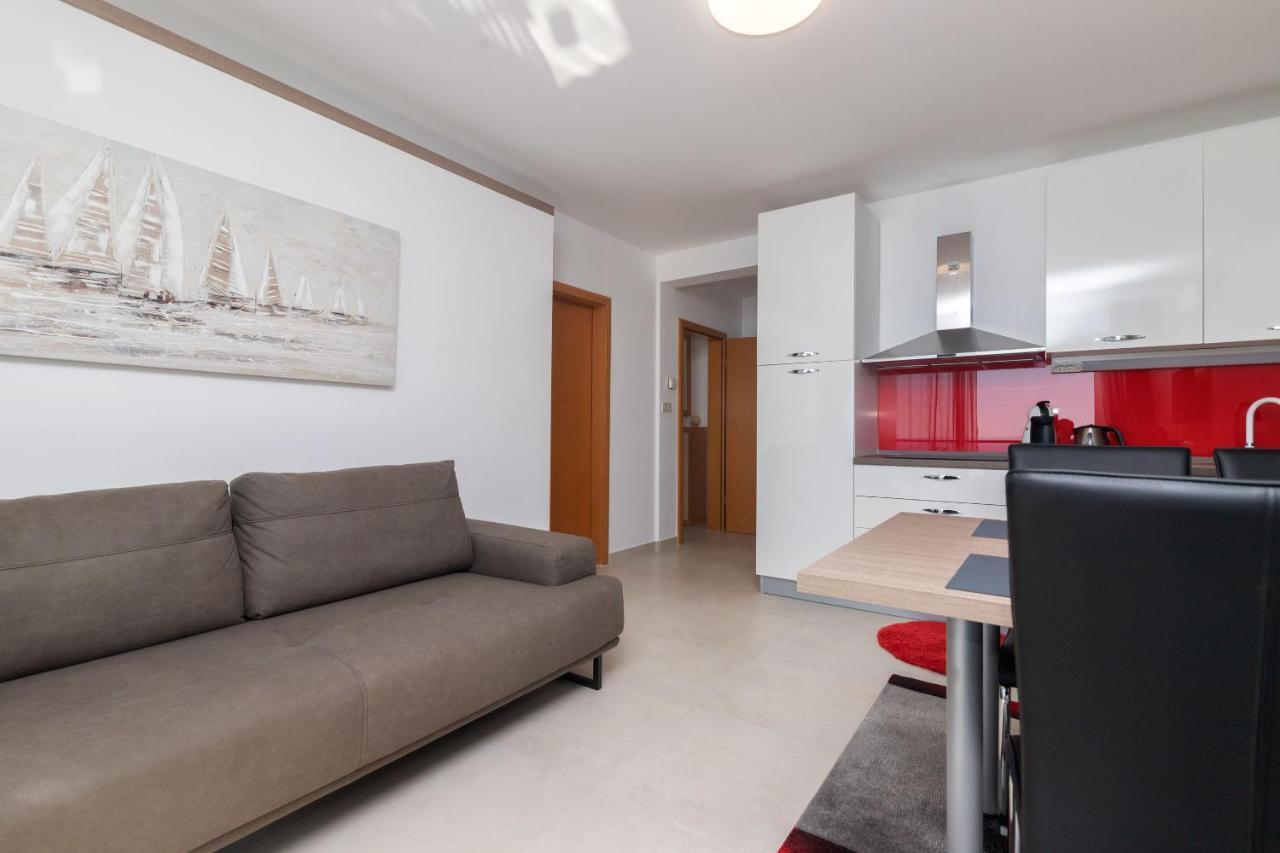 Apartments Villa Adore Icici Bagian luar foto