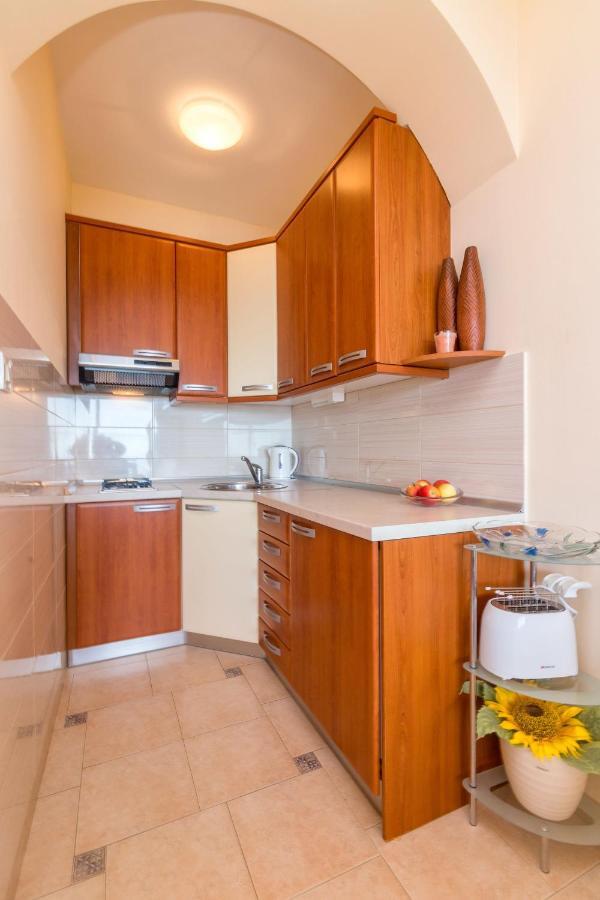 Apartments Villa Adore Icici Bagian luar foto