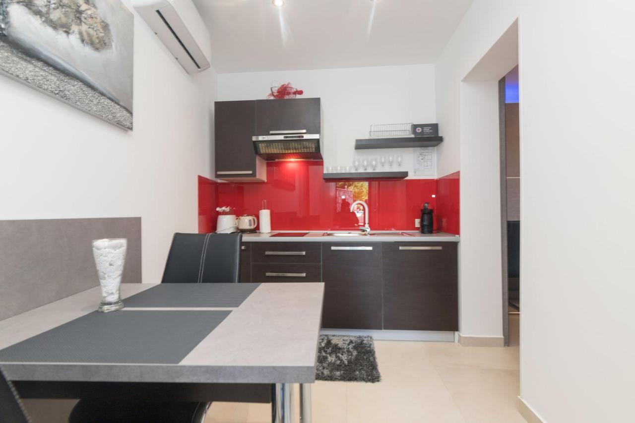 Apartments Villa Adore Icici Bagian luar foto