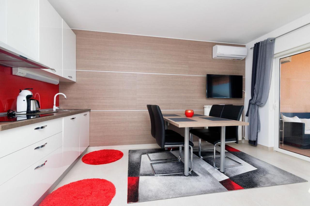 Apartments Villa Adore Icici Bagian luar foto