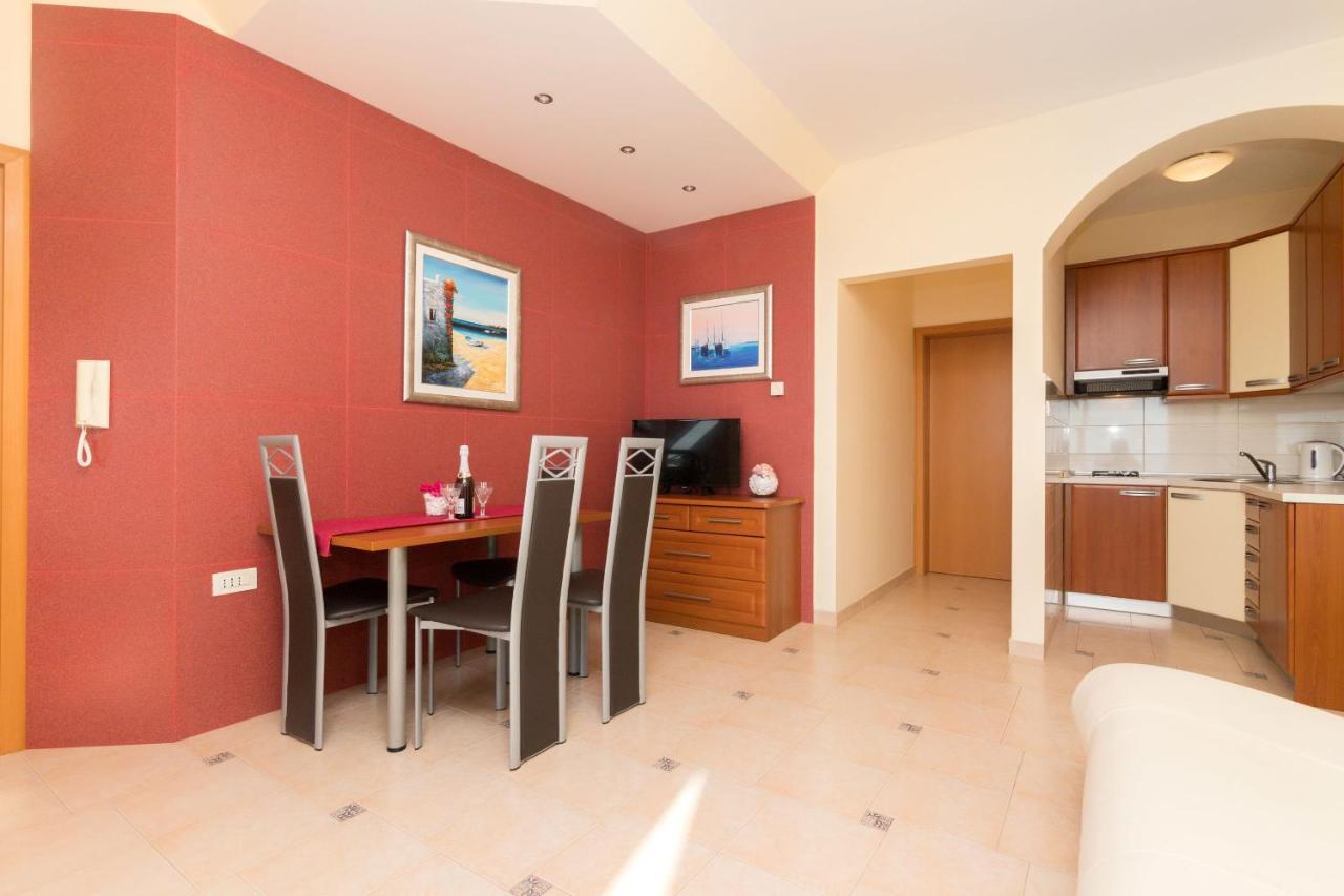 Apartments Villa Adore Icici Bagian luar foto