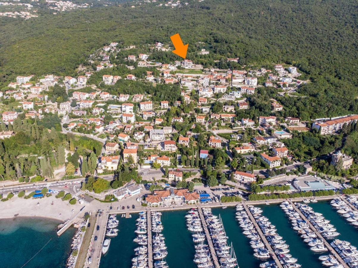Apartments Villa Adore Icici Bagian luar foto