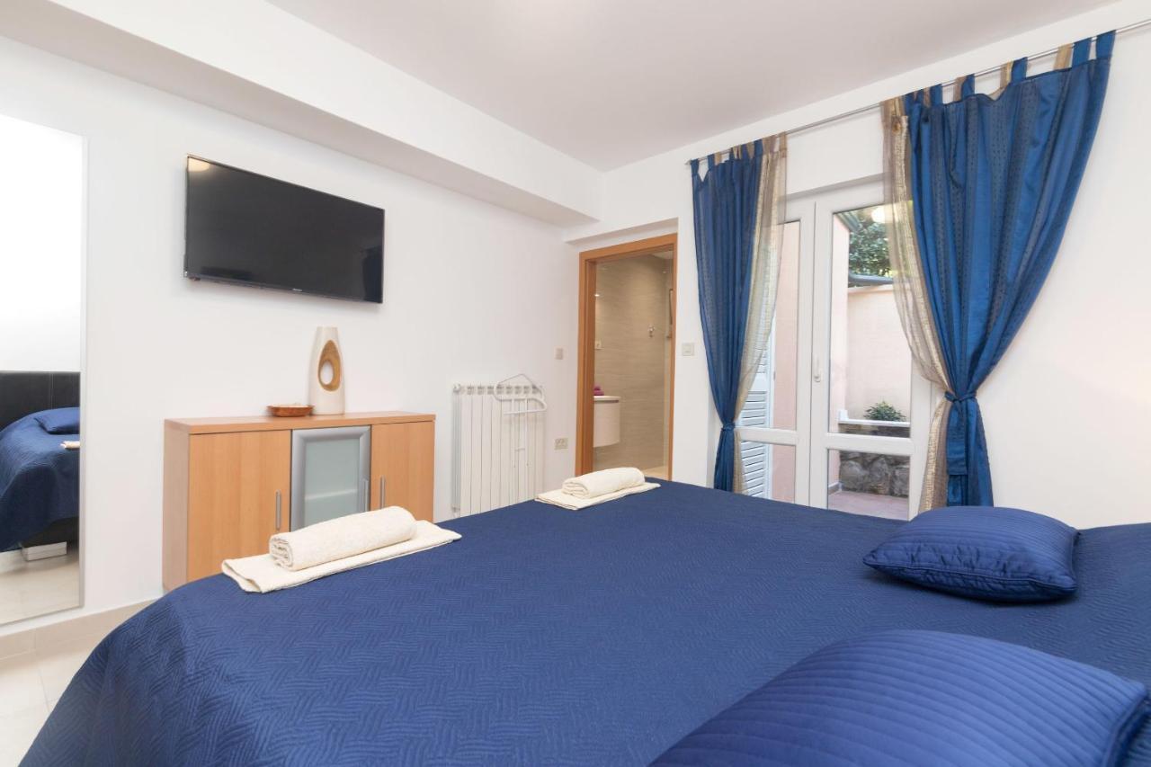 Apartments Villa Adore Icici Bagian luar foto