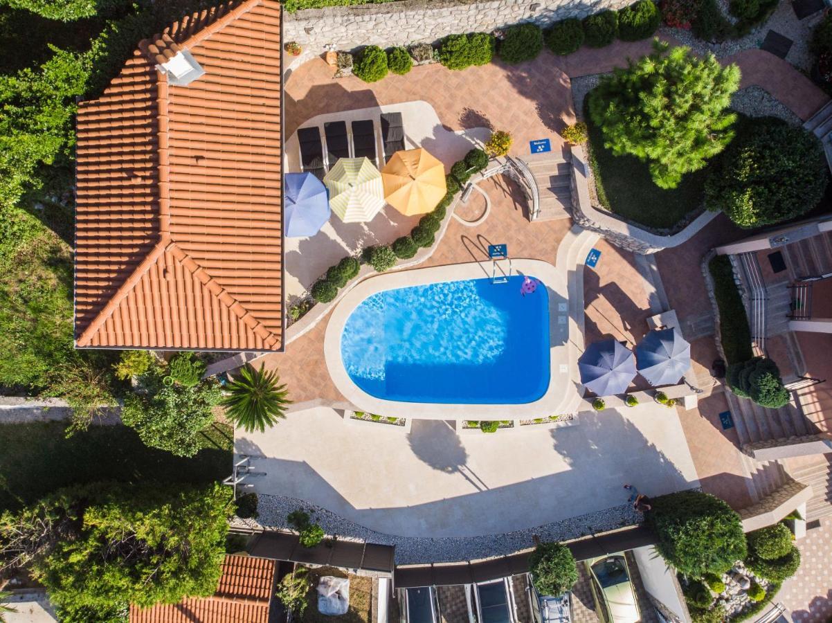 Apartments Villa Adore Icici Bagian luar foto