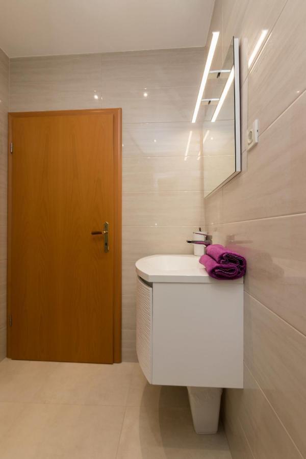 Apartments Villa Adore Icici Bagian luar foto
