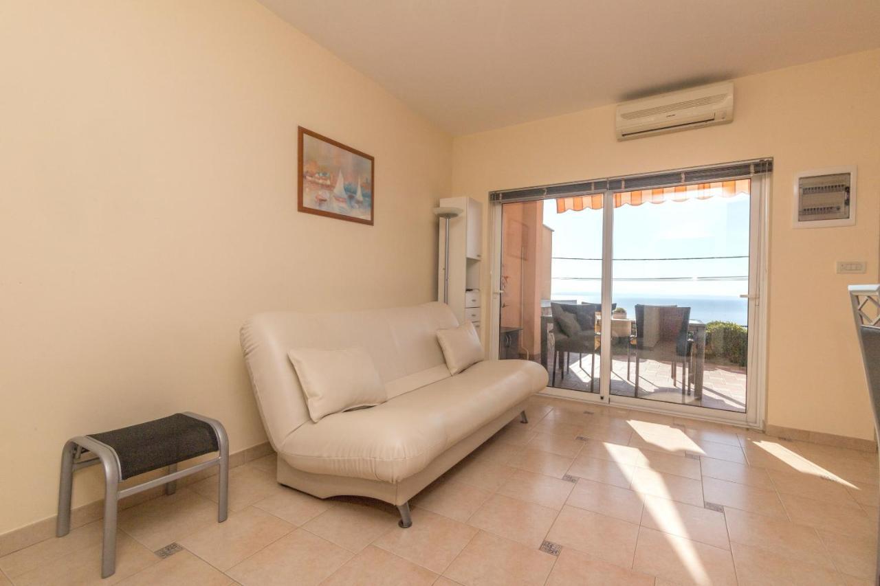 Apartments Villa Adore Icici Bagian luar foto