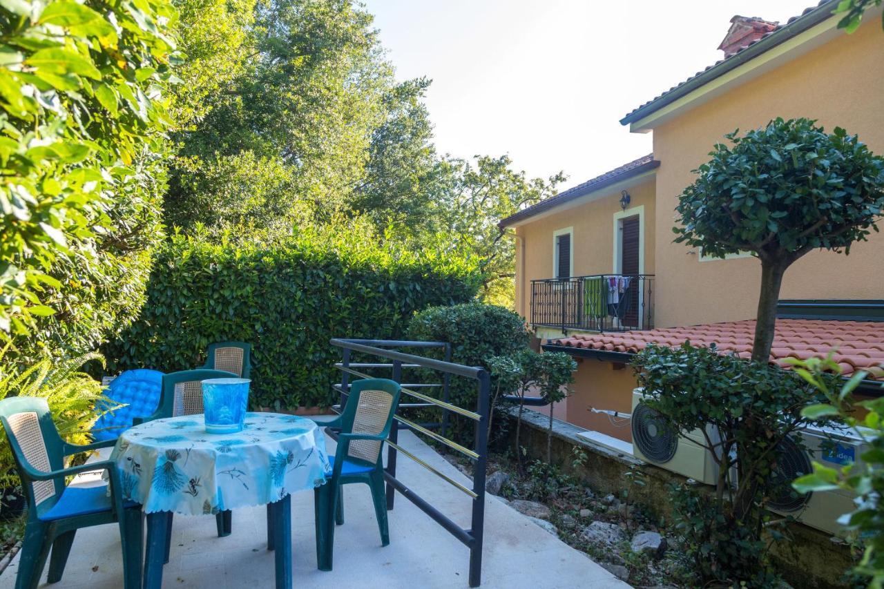 Apartments Villa Adore Icici Bagian luar foto
