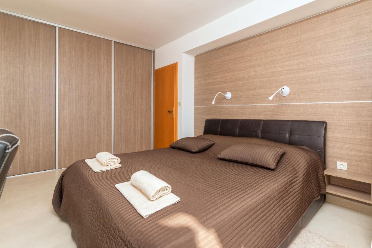 Apartments Villa Adore Icici Bagian luar foto