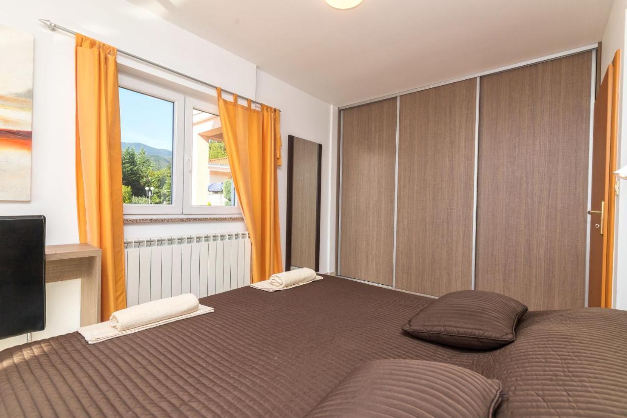 Apartments Villa Adore Icici Bagian luar foto