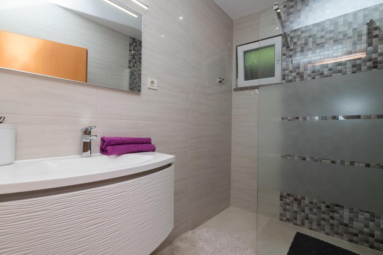 Apartments Villa Adore Icici Bagian luar foto