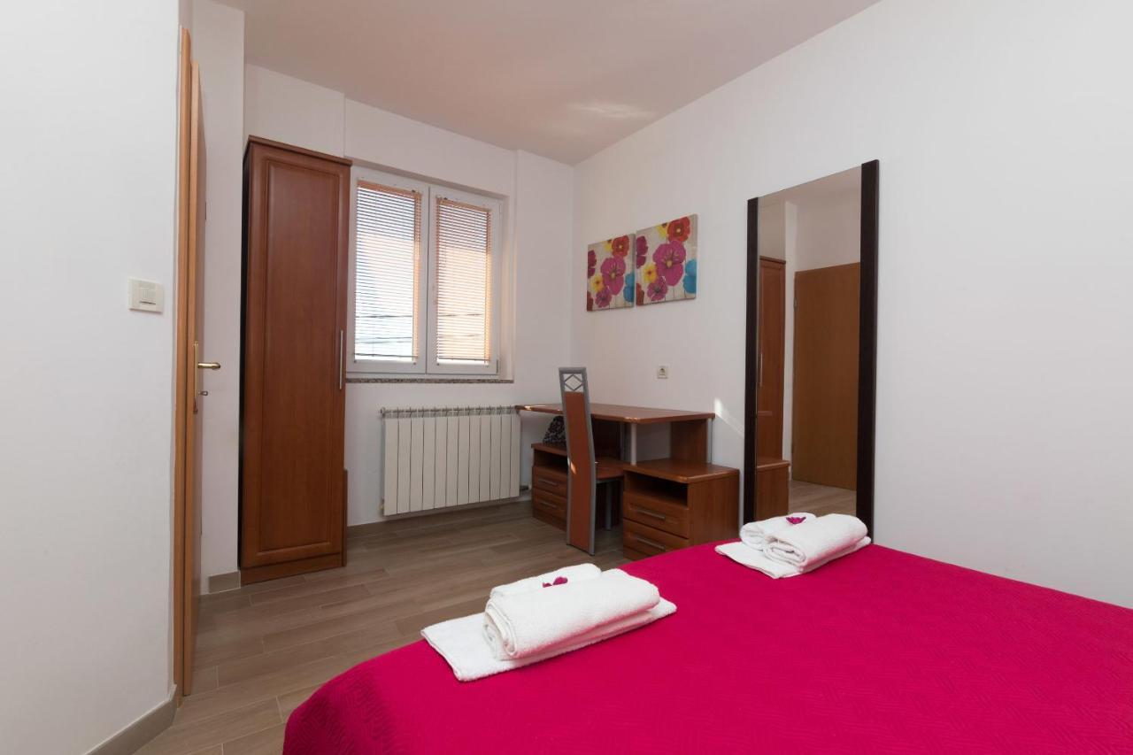 Apartments Villa Adore Icici Bagian luar foto