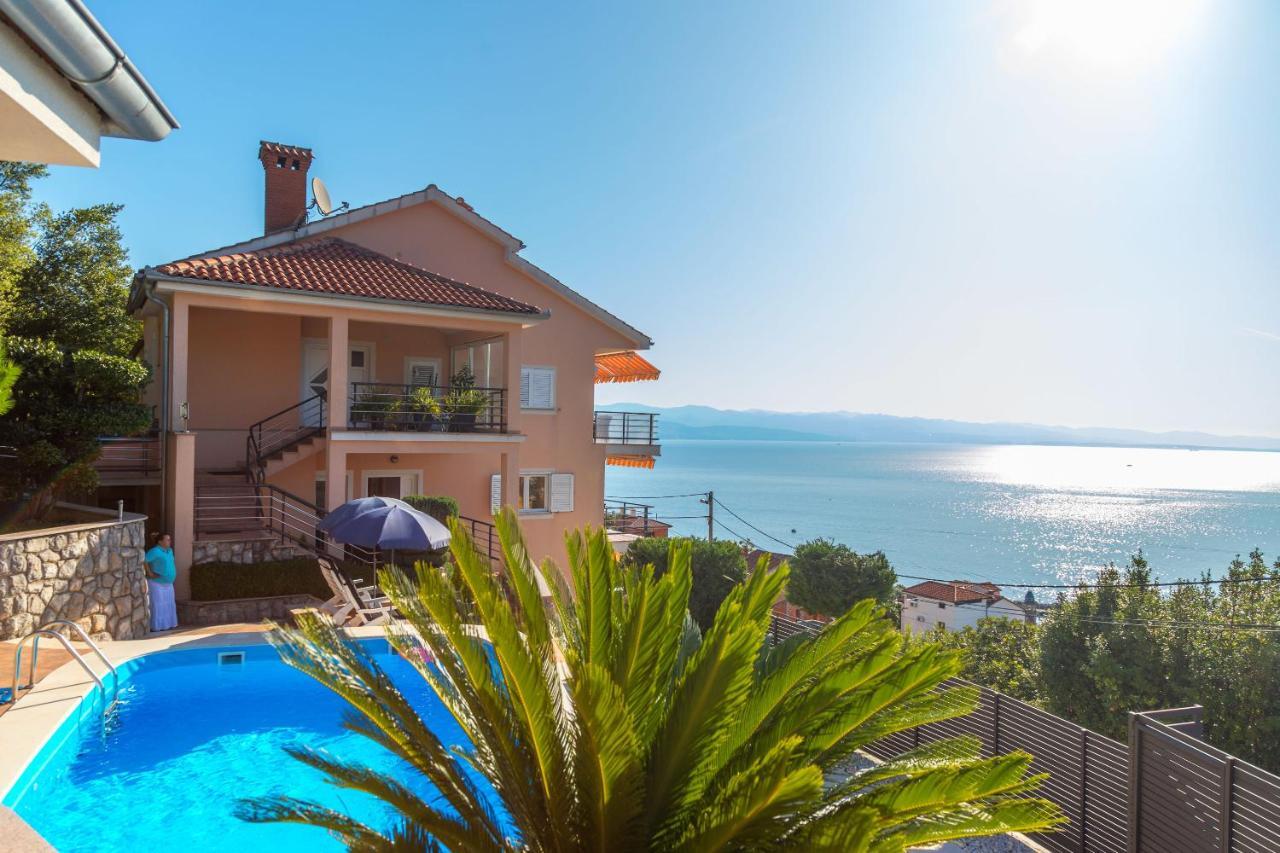 Apartments Villa Adore Icici Bagian luar foto